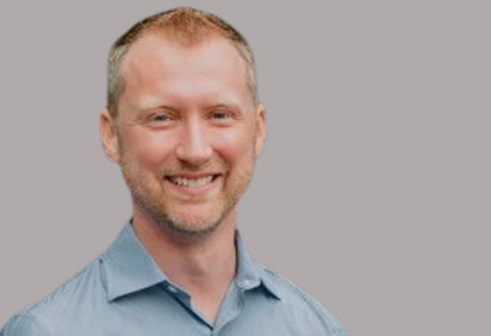 The Secret to Improving Your Customer Experience: Prioritizing the Front-Line Associate The Secret to Improving Your Customer Experience: Prioritizing the Front-Line Associate
